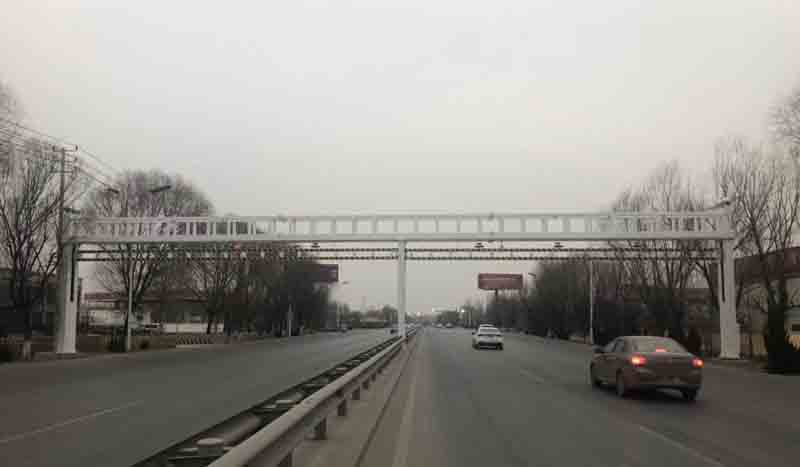 锡林郭勒公路限高杆